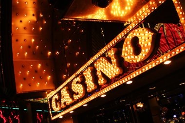 satset13 mobile app home screen showing live football updates and quick-access casino categories